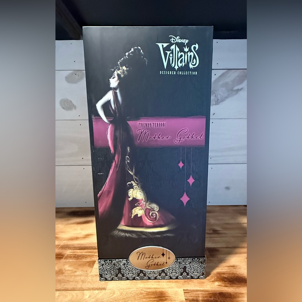 Disney Store Villains Designer Collection Mother Gothel Doll [Trendy Terror] - Picture 3 of 15